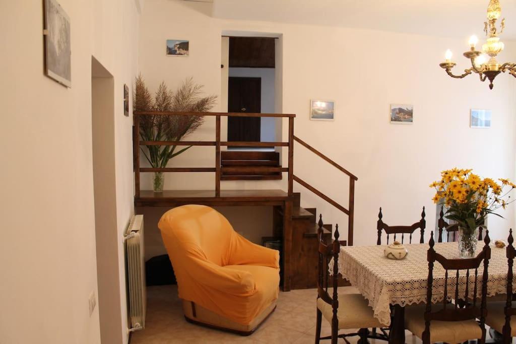 Casa Nel Borgo Antico Villa Quaratica Exteriör bild
