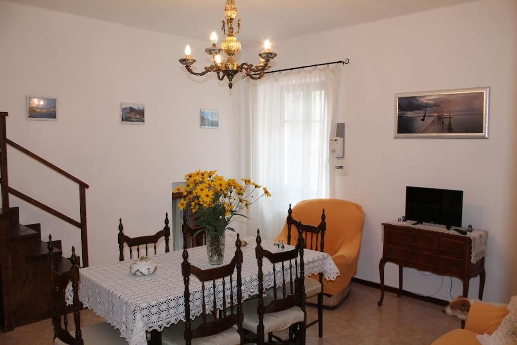 Casa Nel Borgo Antico Villa Quaratica Exteriör bild